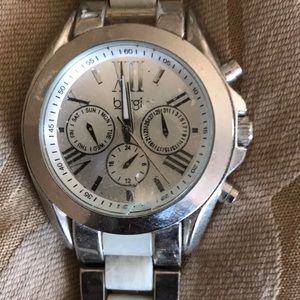 Used watch. NEEDS battery